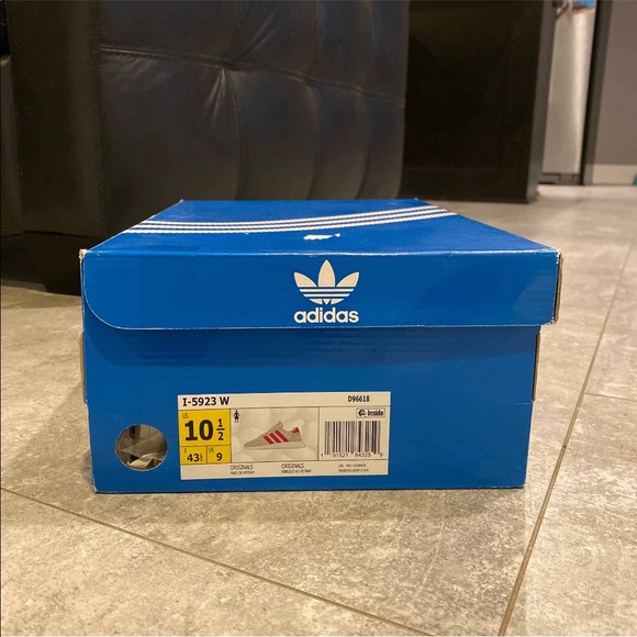 NWT adidas I-5923 Off White/ Shock Pink Sneaker - Picture 2 of 4